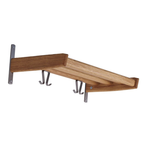 Väggmonterad träHylla i ek med metallbeslag och krokar för förvaring
