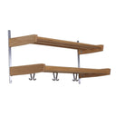 Väggmonterad hattshylla i ek med två hyllplan och tre krokar i smidesjärn