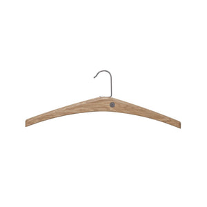 Galge i trä med metallkrok, naturlig ekfinish och minimalistisk design