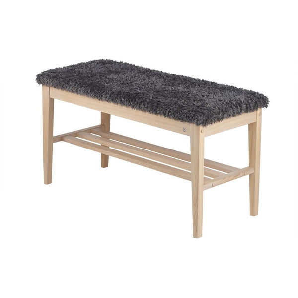 Hallbänk i ljust trä med grå fluffig sits och förvaringshylla under
