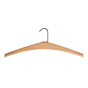 Träklädhängare med metallkrok i naturligt trä, elegant design för garderob