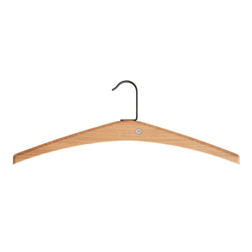 Träklädhängare med metallkrok i naturligt trä, elegant design för garderob