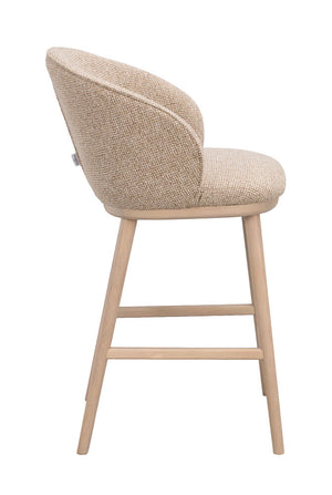 Judson Barstol med vitpigmenterande ekben och klädsel i mellanbeige tyg. Produktbild, sidovy.