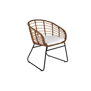 Utestol tillverkad i konstrotting med tillhörande dyna i slitstarkt Olefin. Natur/vit färg.