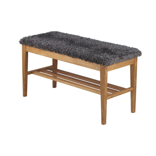 Hallbänk i ek med grå fårskinnsdyna och förvaring under sitsen
