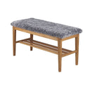 Hallbänk i ek med grå fuskpälssits och skoförvaring, skandinavisk design