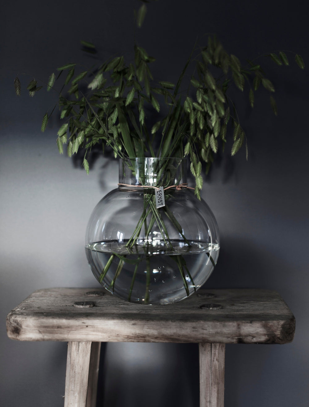 Glasvas rund D24 H25 läderband- produktbild