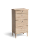 Byrå i ljust trä med fyra lådor och smala ben i skandinavisk design