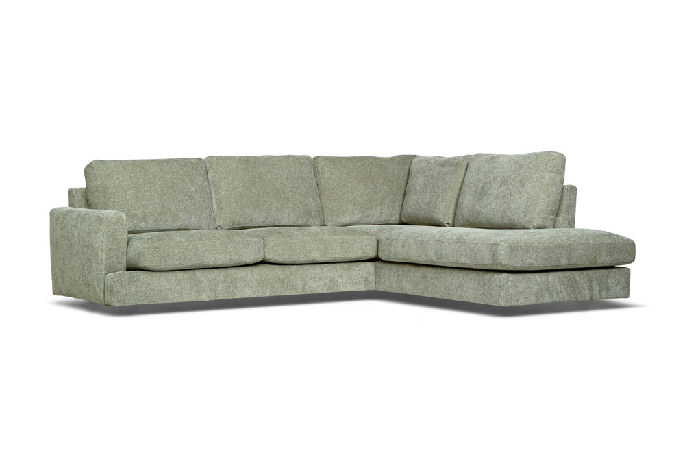 Grön schäslong-soffa med tre sittplatser och djupa kuddar i modernt skandinaviskt design