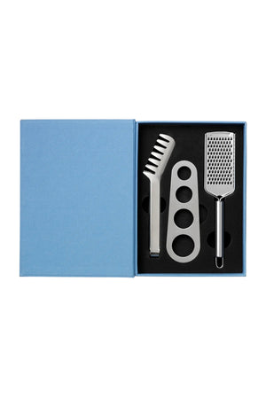 The Essentials - Pasta Tools- öppen "bok" som visar redskapen som ligger i