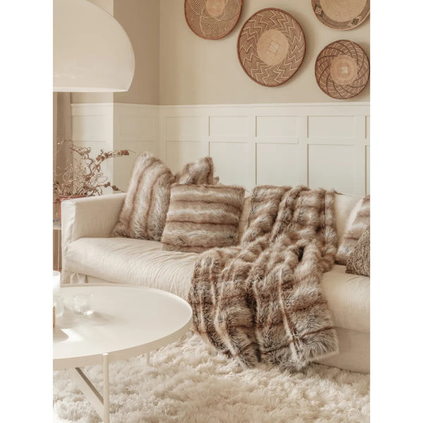 Hunter pläd 120x180cm Brown i en soffa- miljöbild
