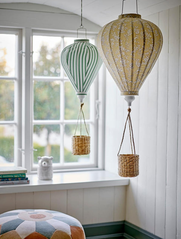 Pomp- mobile Ballong Ø35 H85cm Gul med vita blommor- miljöbild