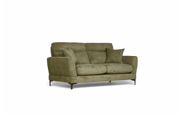 Olivgrön tvåsits-soffa med kuddar och svarta metallben i modern design