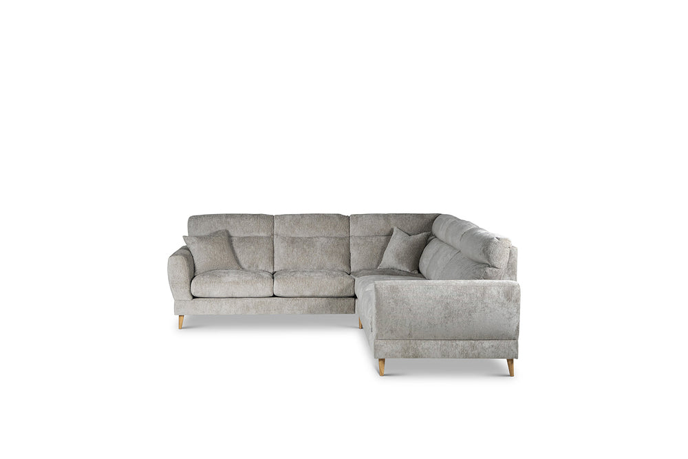 Grå hörnsoffa med 2 sitsar på vänster sida och 3 på höger. med träben, modern design och löstagbara sittkuddar.