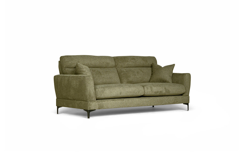 Grön tvåsitssoffa med mjuka kuddar och smala metallben, modern design i olivgrön textil