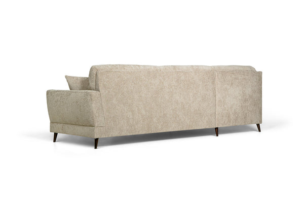 Beige 3-sits soffa med armstöd och träben, sedd bakifrån mot vit bakgrund