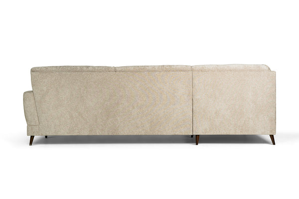 Beige soffa med schäslong sedd bakifrån, modern design med smala träben