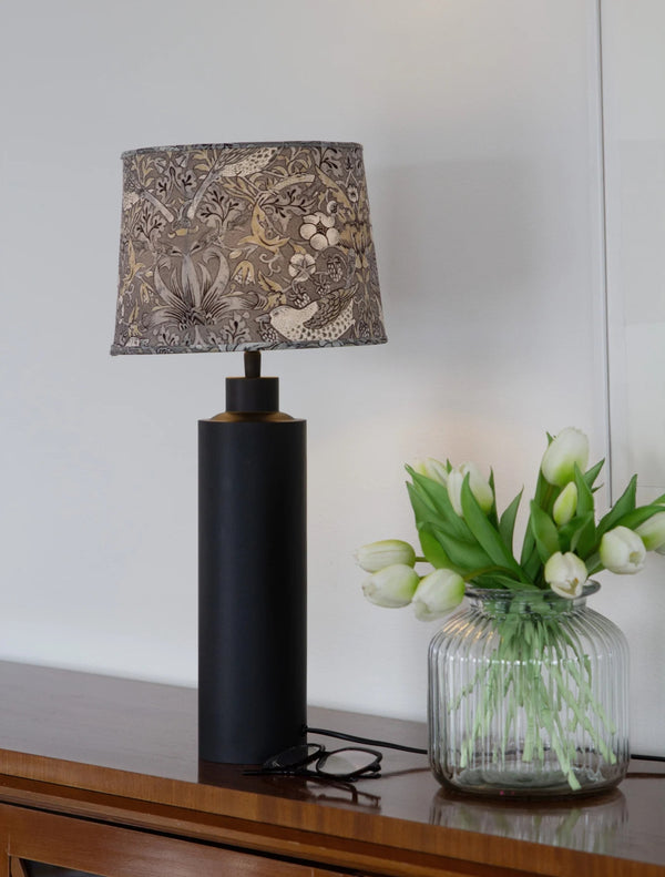 Solo lampfot Matt Svart H44cm- miljöbild