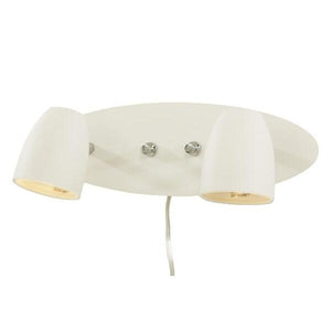 Vit taklampa med tre justerbara spotlights och vit kabel för väggmontering