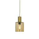 Taklampa med amber glasskärm och mässingsfäste, synlig glödlampa i modern design