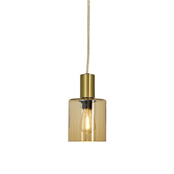 Taklampa med amber glasskärm och mässingsfäste, synlig glödlampa i modern design