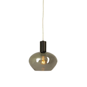 Taklampa med rökfärgad glaskupa och svart upphängning, synlig glödlampa