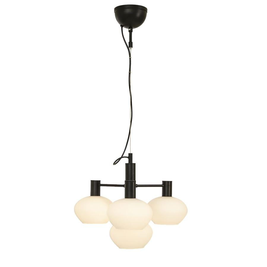 Taklampa med fyra ljuskällor i vitt opalglas och svart metallstativ, modern design för matsalsbord