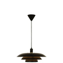 Svart taklampa med tre skärmar i modern skandinavisk design, hängande från svart taksladd