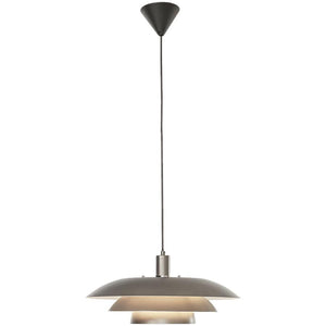 Taklampa med grå metallskärmar i skandinavisk design, hängande med svart textilkabel