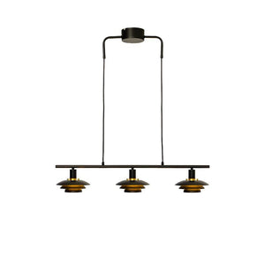 Taklampa med tre guldbruna lampskärmar och svart upphängning i modern skandinavisk design