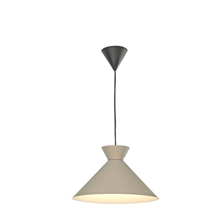 Beige taklampa med konisk form och svart upphängning, modern pendellampa för kök och matsal