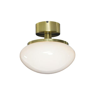 Taklampa med vit glasskärm och mässingsfärgad montering i modern design