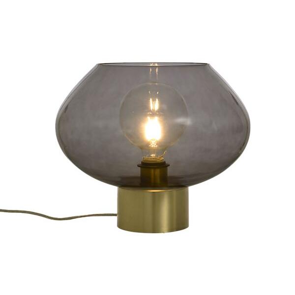 Bordslampa med rökfärgad glasskärm och mässingsfot med synlig glödlampa