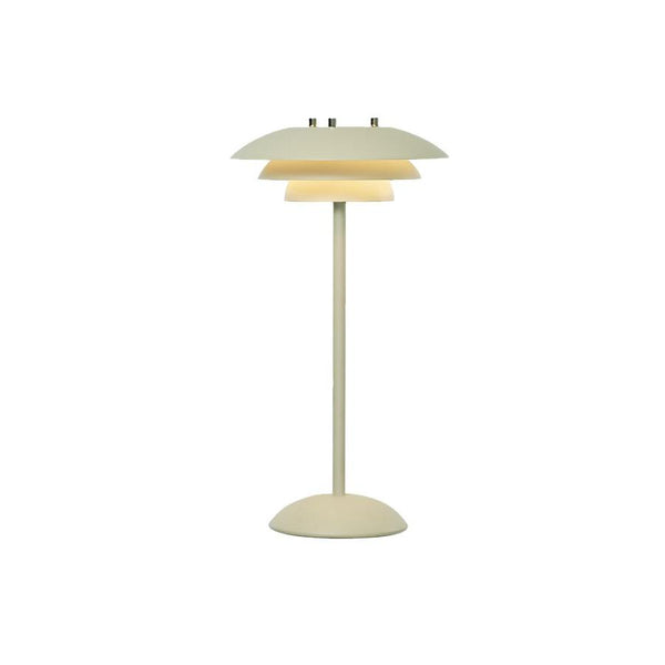 Bordslampa med tre skärmar i ljust grön/beige färg och rund fot i skandinavisk design