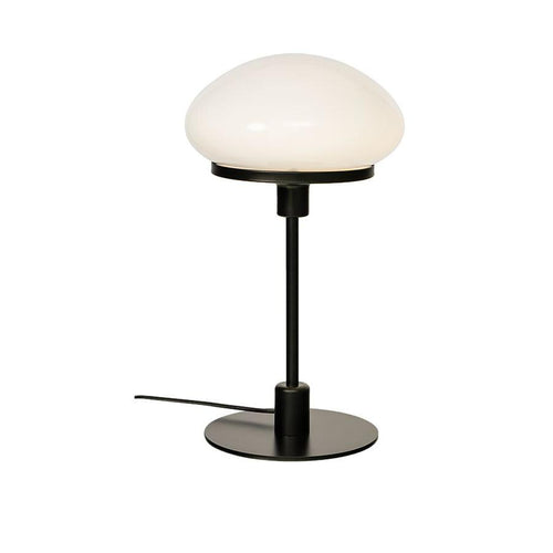 Bordslampa med vit svampformad glaskupa och svart metallstativ med rund fot