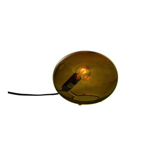Vintage mässingslampa med glödlampa och svart sladd, oval skålformad design