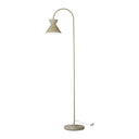 Beige golvlampa med böjd arm och konformad skärm på rund fot
