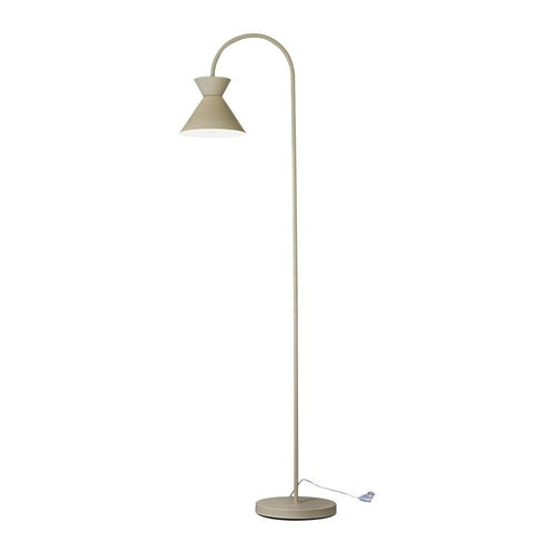 Beige golvlampa med böjd arm och konformad skärm på rund fot