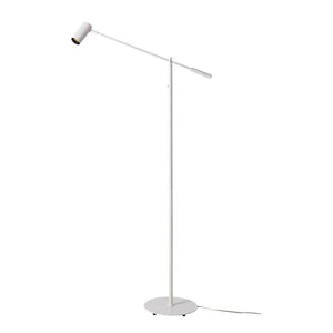 Vit golvlampa med justerbar arm och cylinderformad lampskärm, modern skandinavisk design
