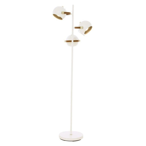 Vit golvlampa med tre justerbara spotlights och trädetaljer på hög stolpe med rund fot