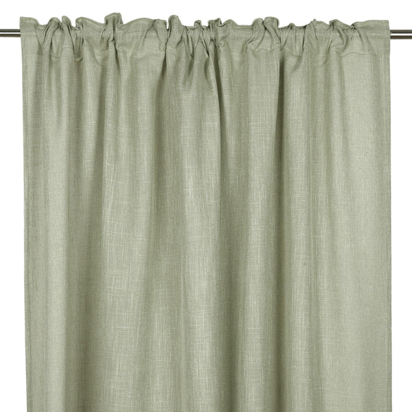 Ljusgrön linnegardinkappa med rynkad överdel på svart gardinstång mot vit bakgrund