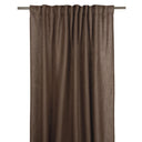 Brun gardin i linnelook med veckad struktur hängande på gardinskena