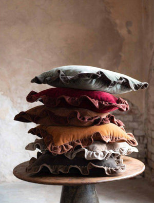 Selma Kuddfodral 45x45cm Sammet- miljöbild #Lin #Kaffe