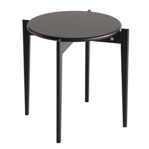 Runt sidebord i svart med grå träskiva och tre ben i modern skandinavisk design