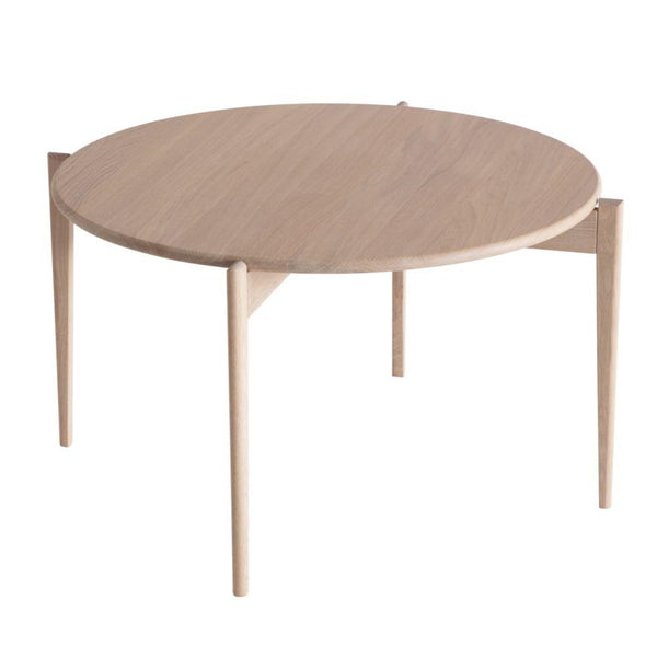 Runt soffbord i ljust trä med tre ben och minimalistisk skandinavisk design