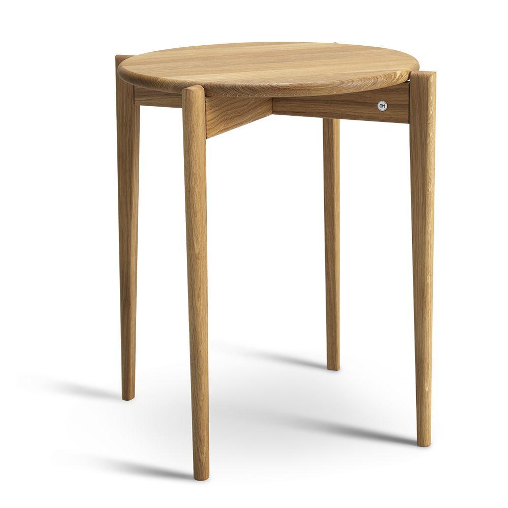 Runt sidobord i oljad ek med tre ben och minimalistisk skandinavisk design