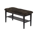 Hallbänk med svart trästomme och grå/brun fårskinnsdyna samt hylla för skoförvaring