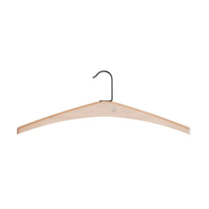 Galge i ljust trä med metallkrok för kläder