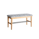 Hallbänk med grå fuskpäls och skoställning i trä och metall