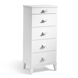 Vit byrå med fem lådor och silverfärgade handtag på snedställda ben